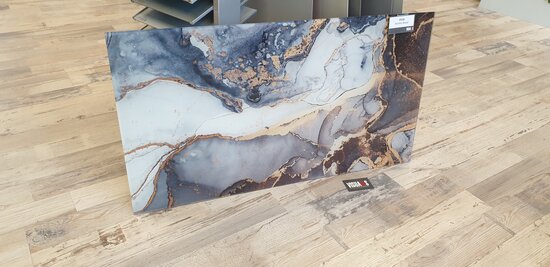 Bij ons in de showroom: Premium-glas uitvoering Visuall P526 Marble Wood