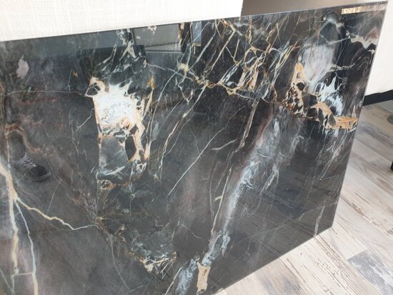 Bij ons in de showroom: Premium-glas uitvoering Visuall P390 Marble Harrison