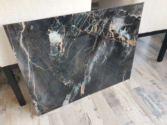 Bij ons in de showroom: Premium-glas uitvoering Visuall P390 Marble Harrison