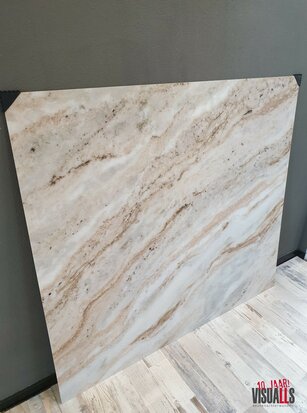 Bij ons in de showroom P384 Marble Richards