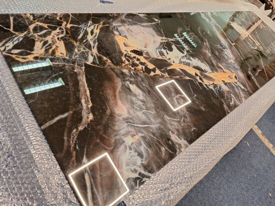 Op de inspectietafel: Premium-glas uitvoering Visuall P390 Marble Harrison