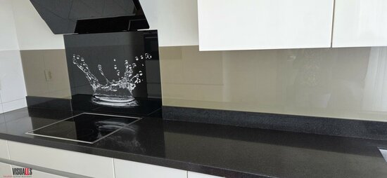 Premium-glas uitvoering Visuall P609 Splash on black gecombineerd met glas in kleur Golden brown