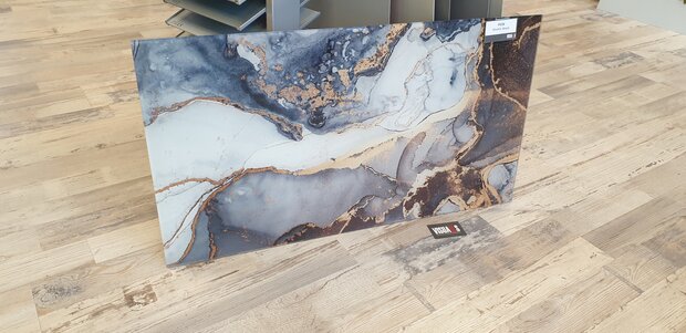 Bij ons in de showroom: Premium-glas uitvoering Visuall P526 Marble Wood